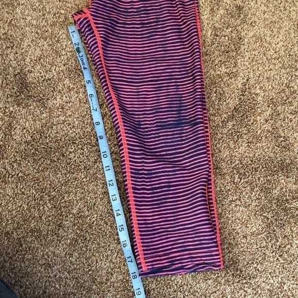 𝅺Under Armour Women’s Compression Capri Leggings - Picture 5 of 10